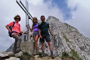 01 Alla croce  della Bocchetta di Corna Piana (2078 m)